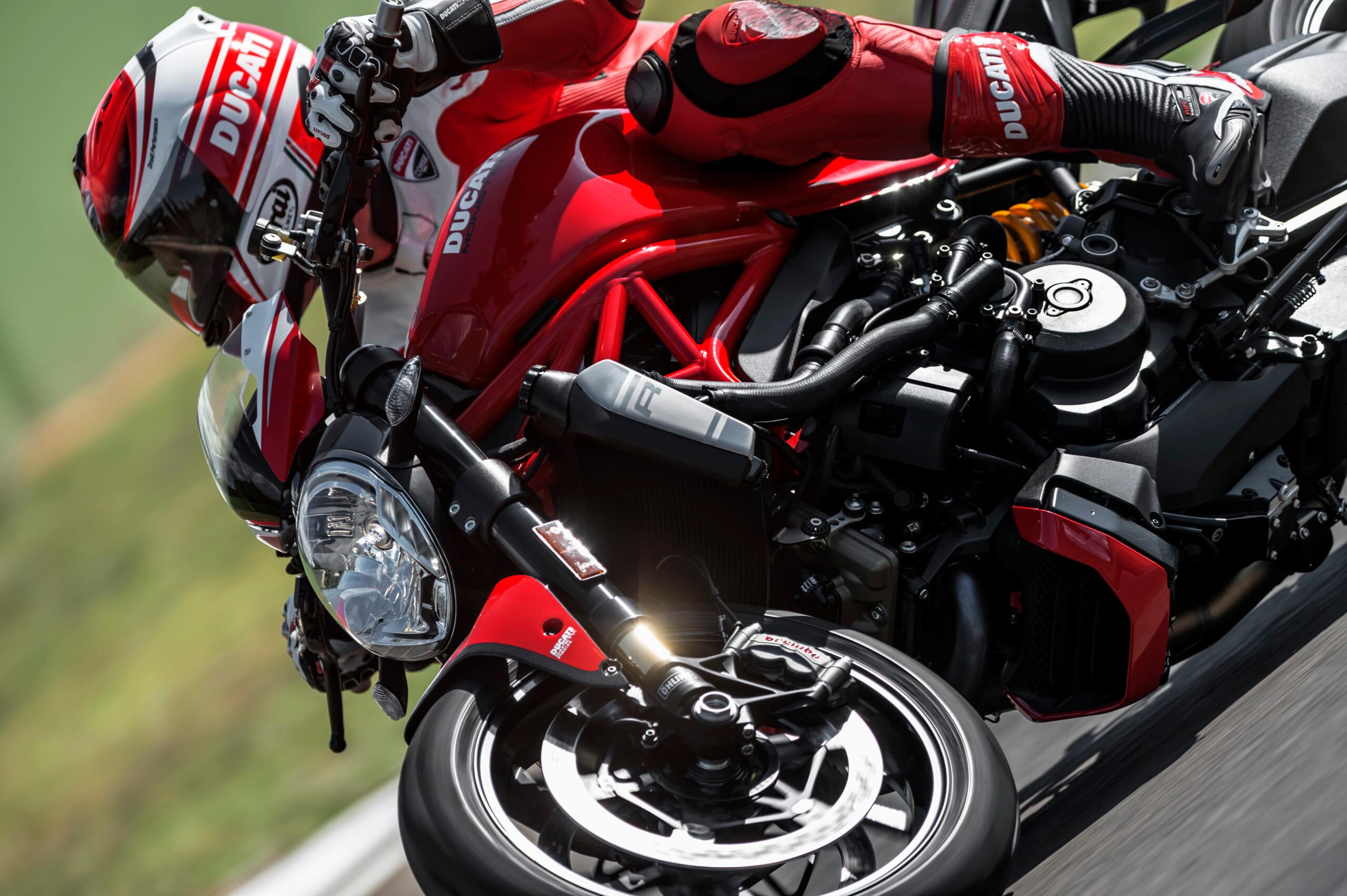 3-66 MONSTER 1200 R.jpg