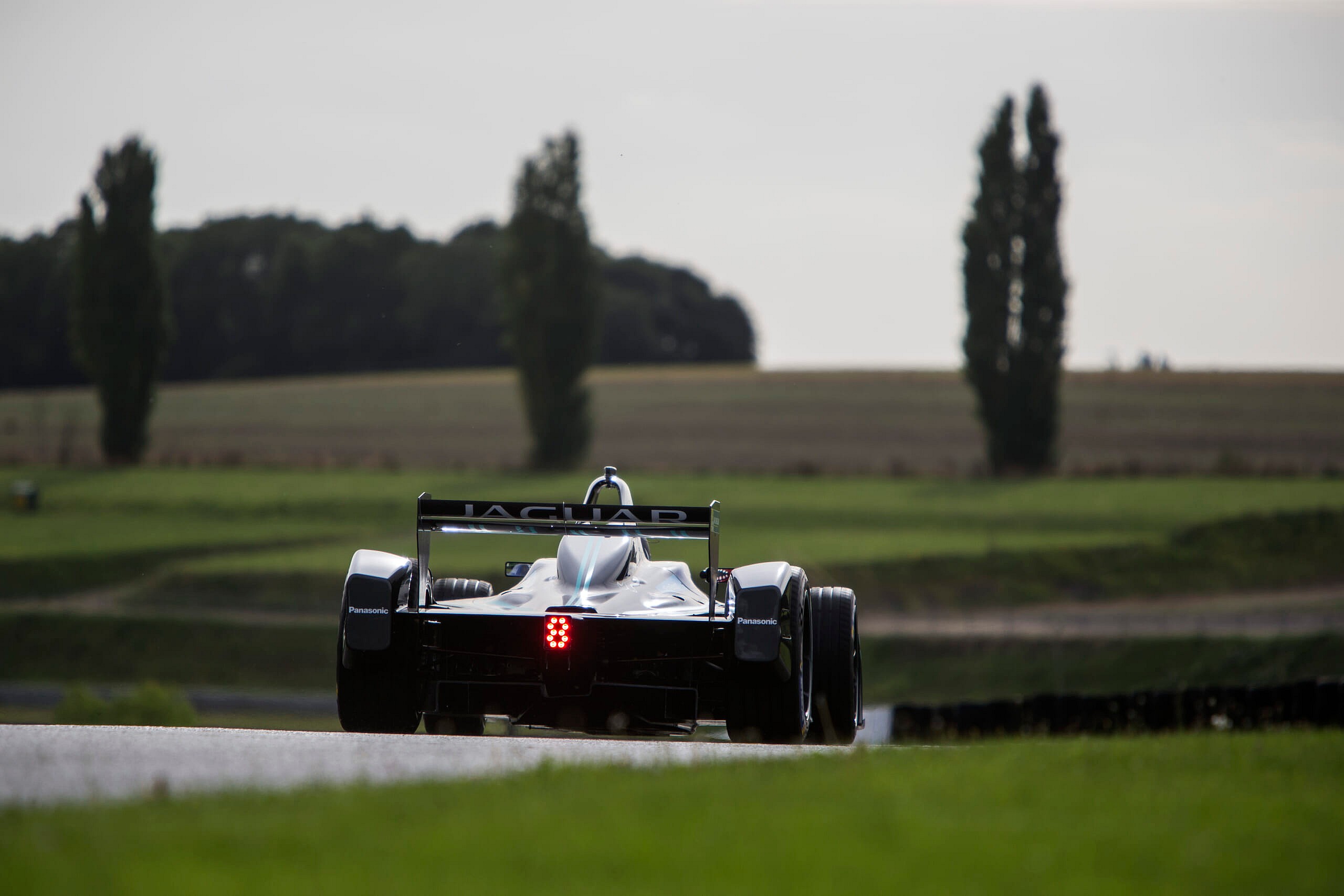 jagracingitypedoningtonrear08091602.jpg