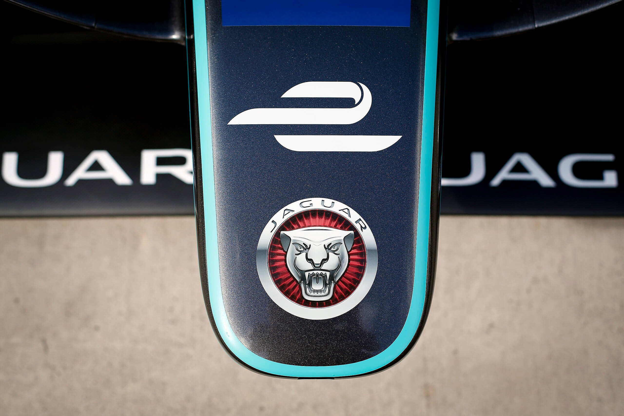 jagracingitypedoningtongrowler08091605.jpg