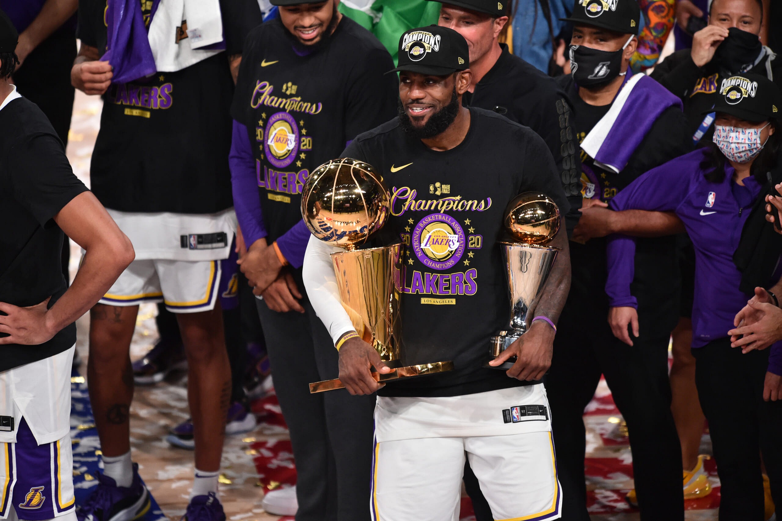lebron-james-full-GettyImages-1229020146