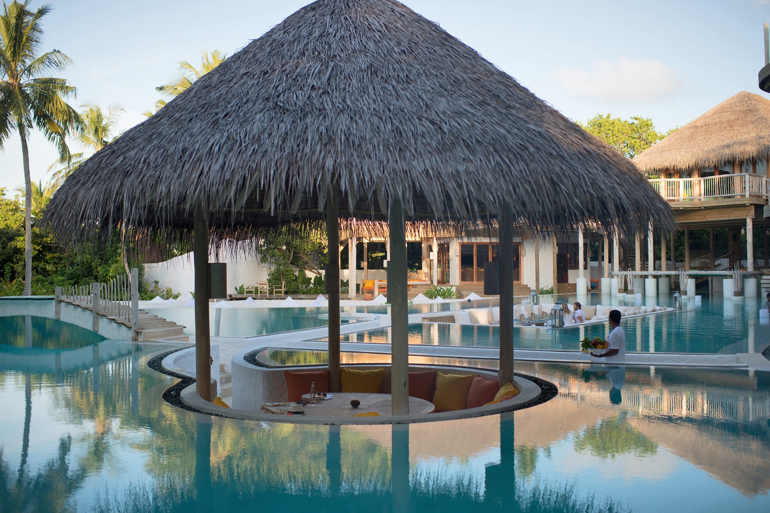 008-SPR-Soneva_Fushi_villa11_Sunken_Sala_by_Bruno_Aveillan