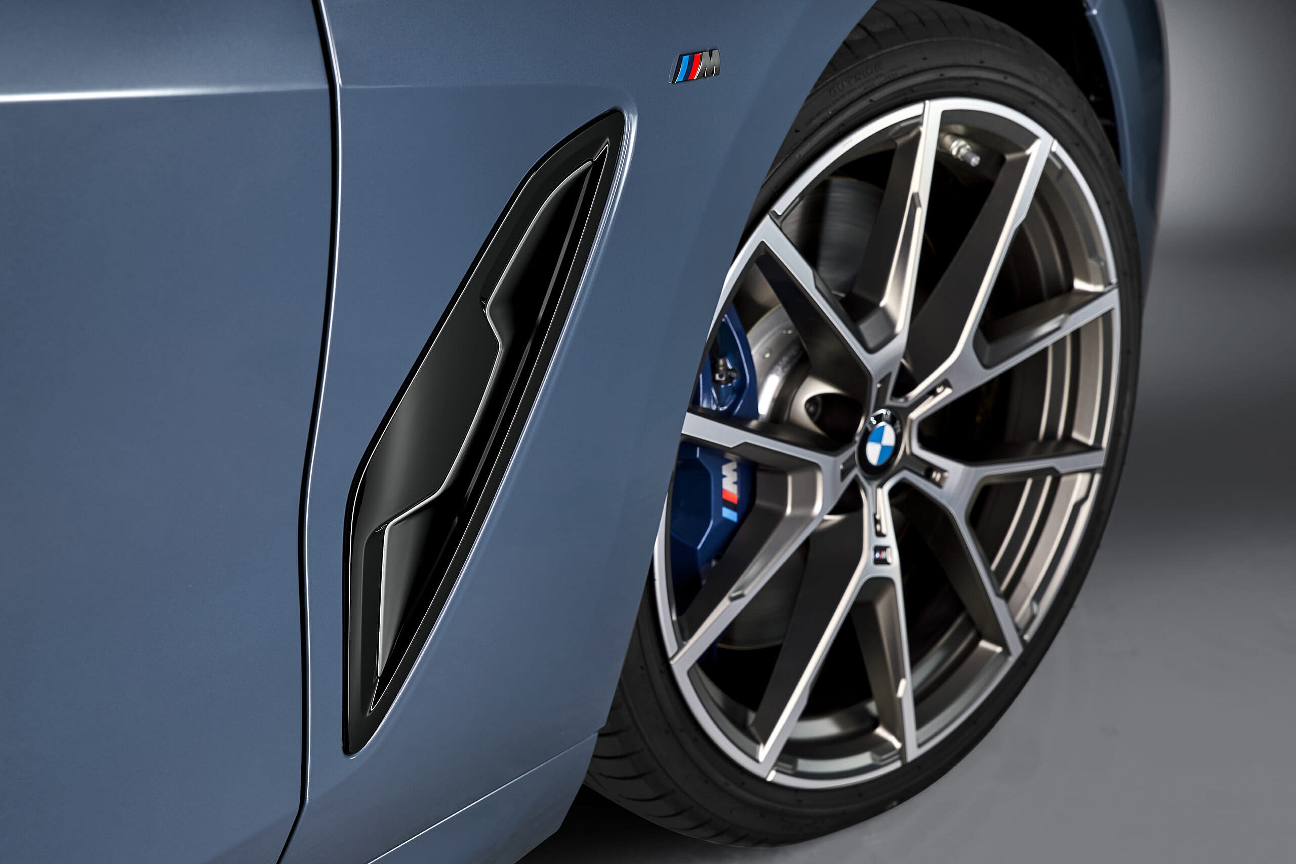 BMW 8-Series10