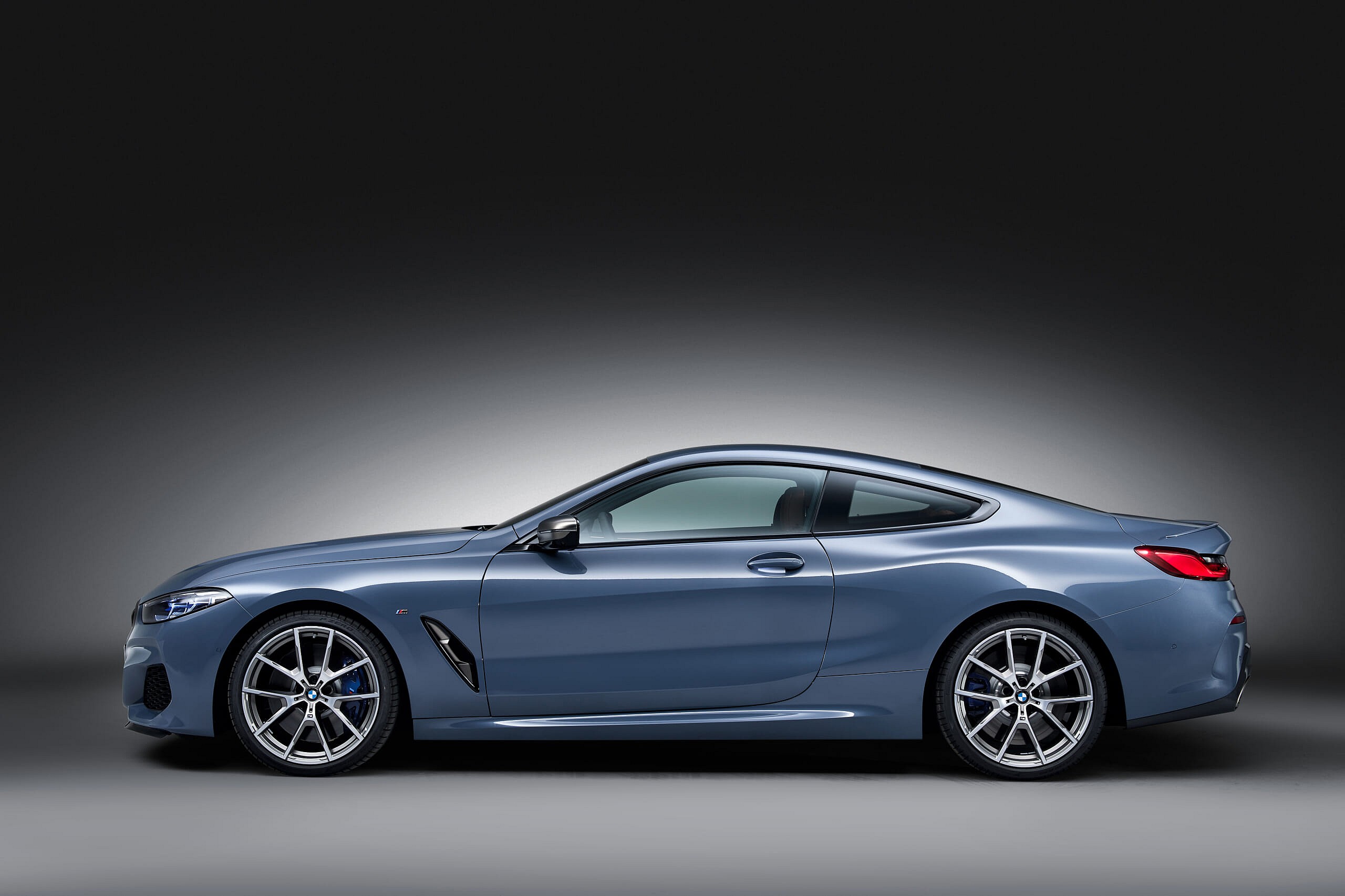 BMW 8-Series4