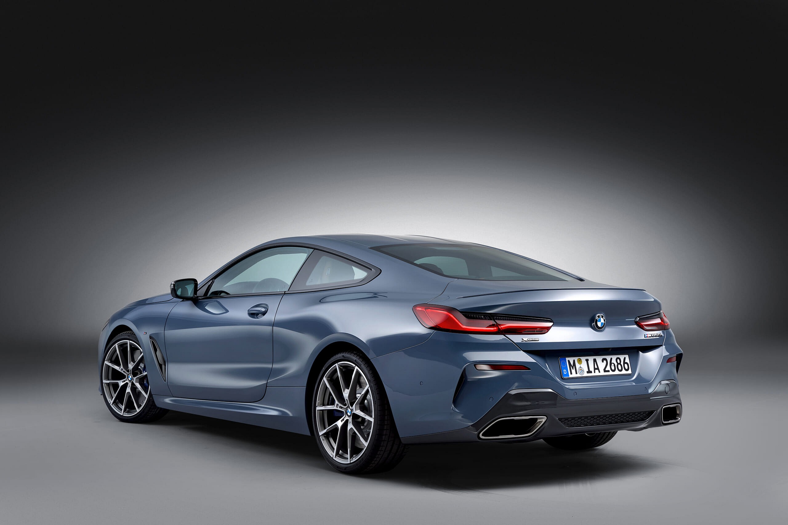 BMW 8-Series6