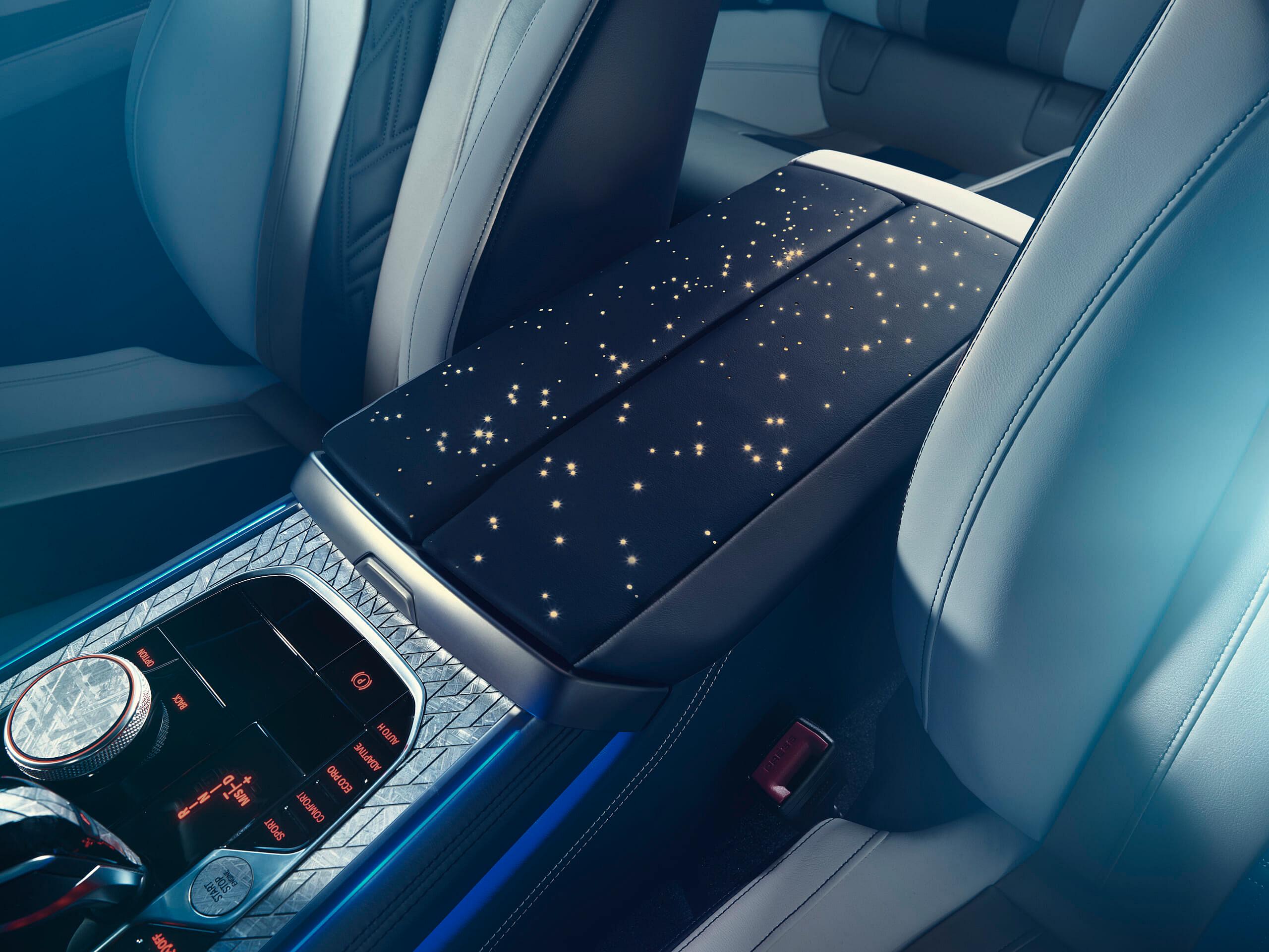 P90333172_highRes_the-all-new-bmw-indi