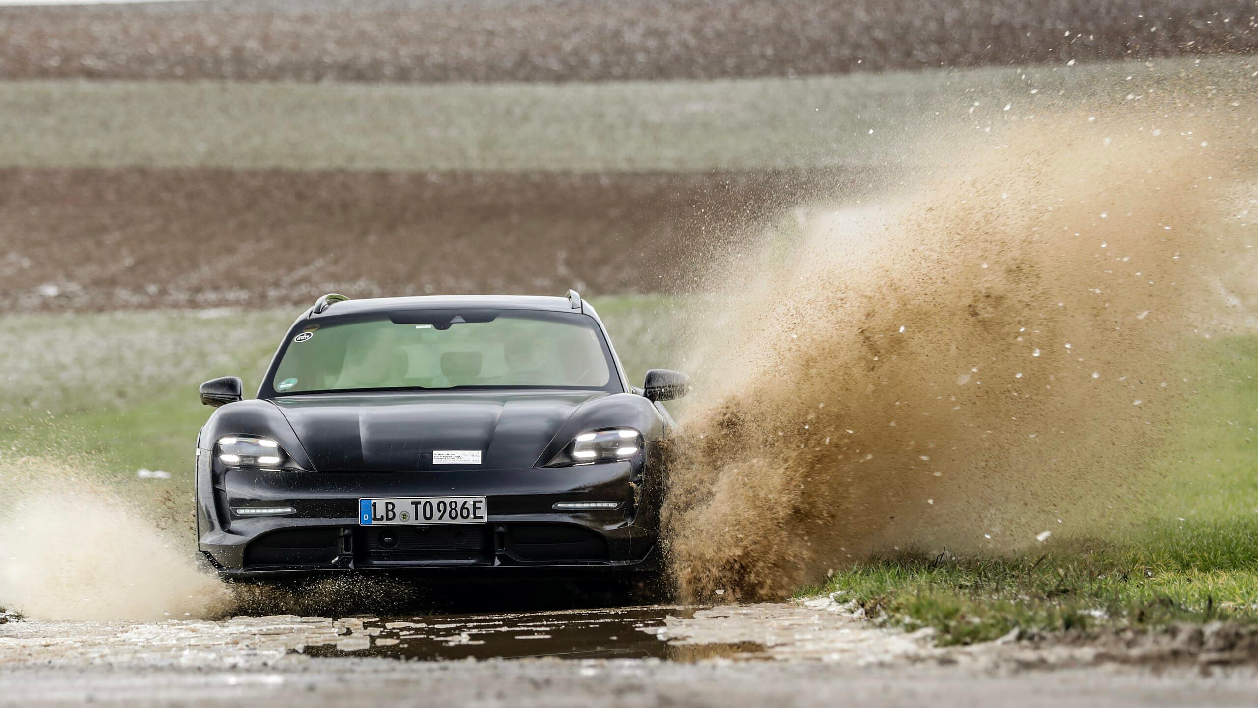Porsche Taycan Cross Turismo 2