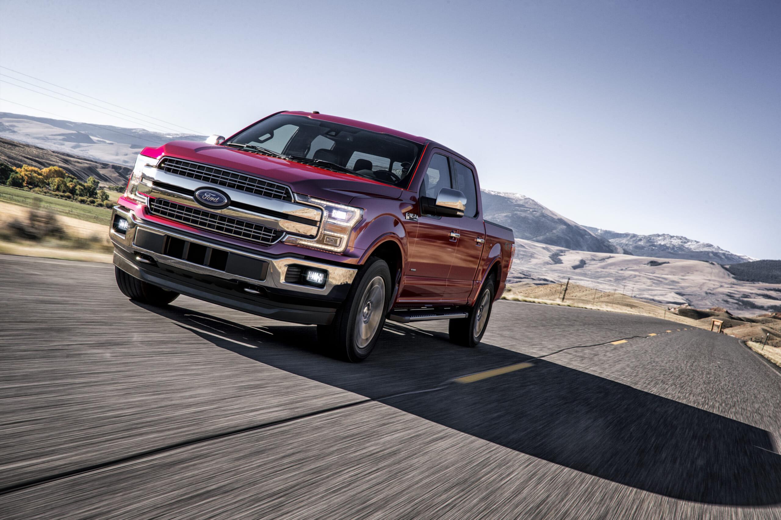 F150_LariatChrome_Horse_Creek_Driving_1072_sd