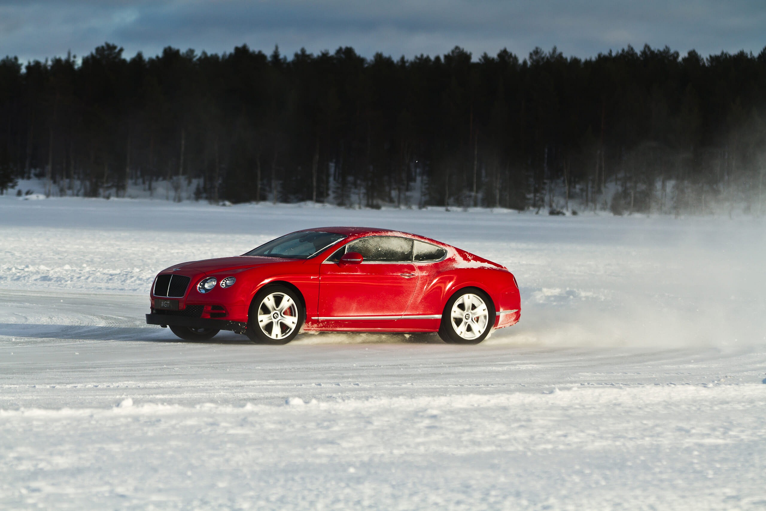 Bentayga makes Power on Ice Debut (9).jpg