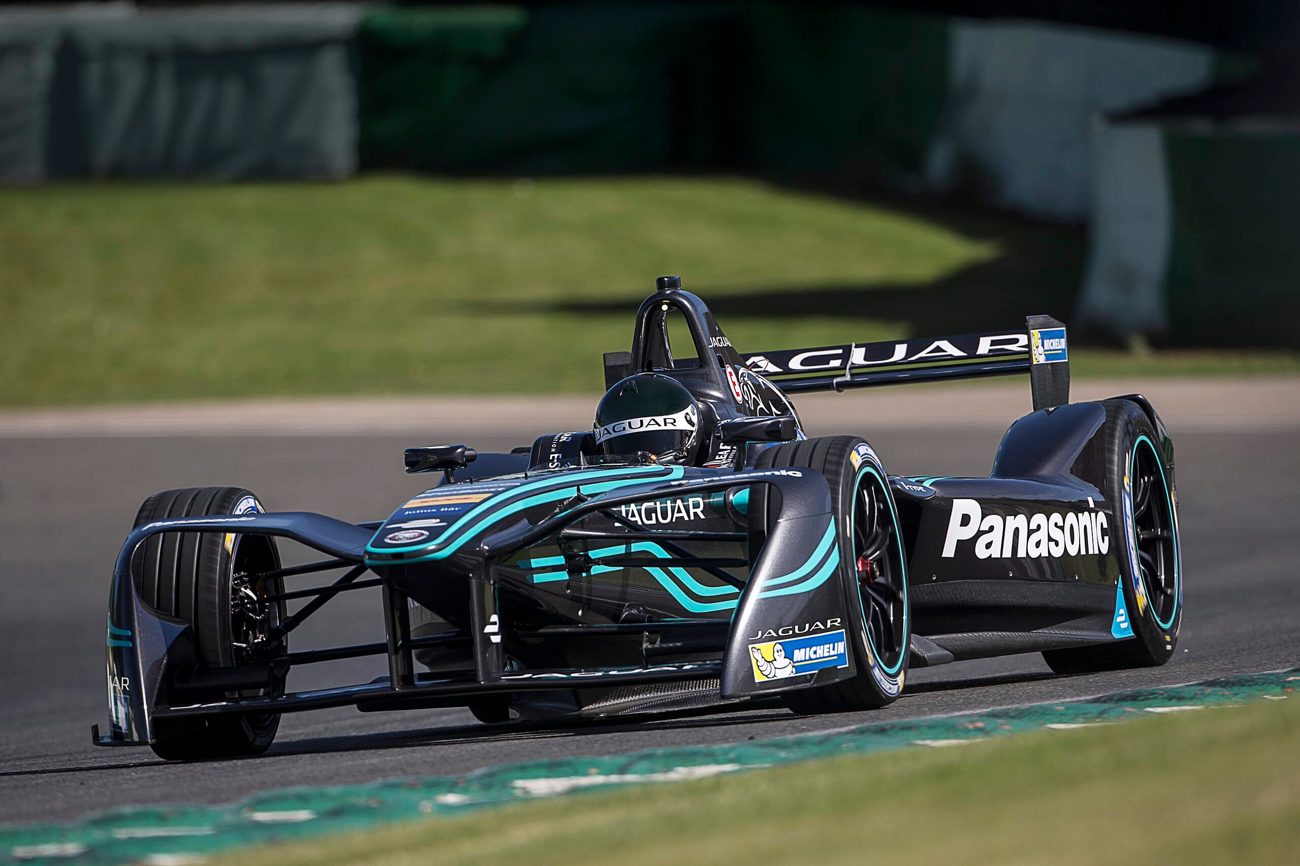 jagracingitypedoningtonfront08091601.jpg