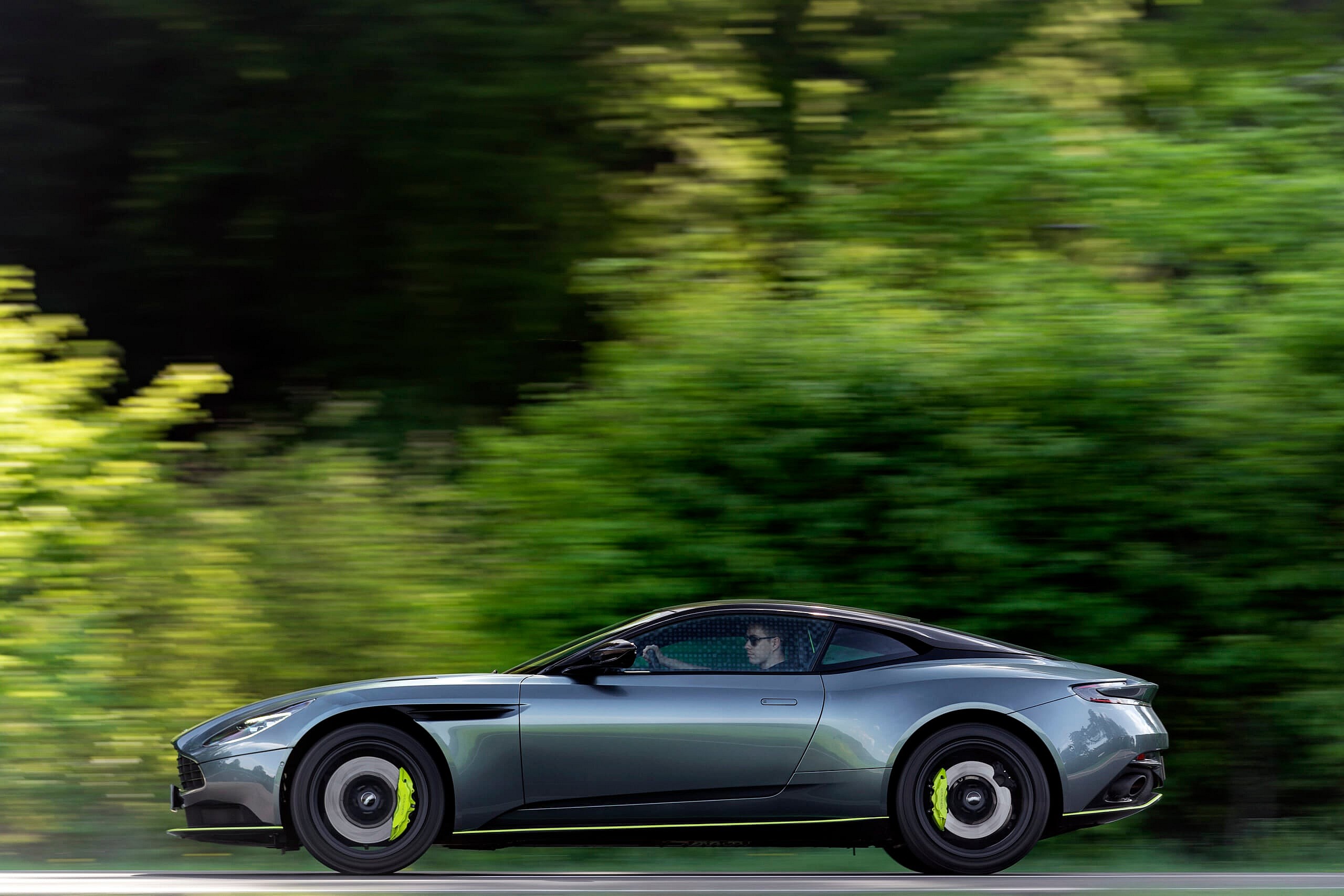 Aston Martin DB11 AMR 2018 3