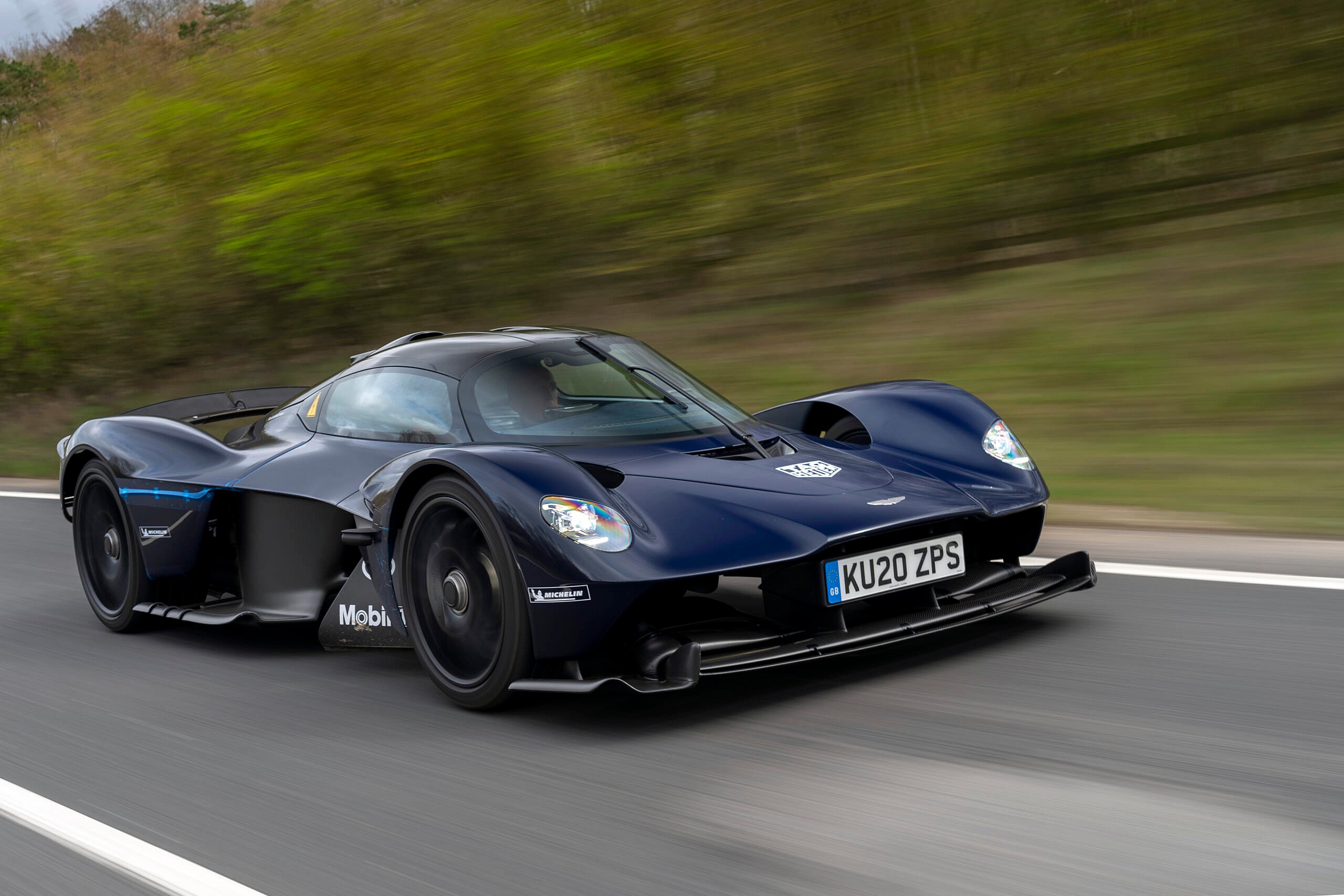 Aston Martin Valkyrie (2)