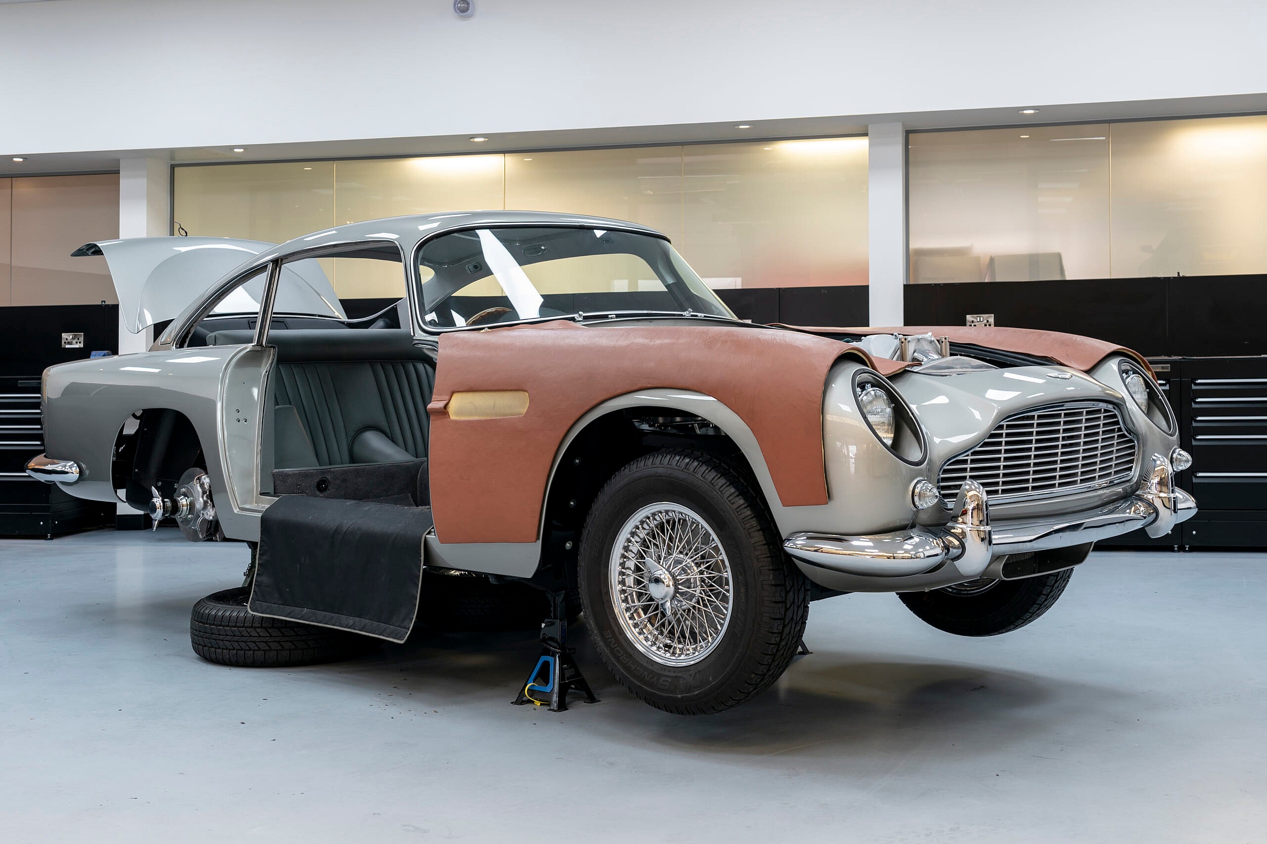 Goldfinger DB5 Continuation_02 James Bond Aston Martin
