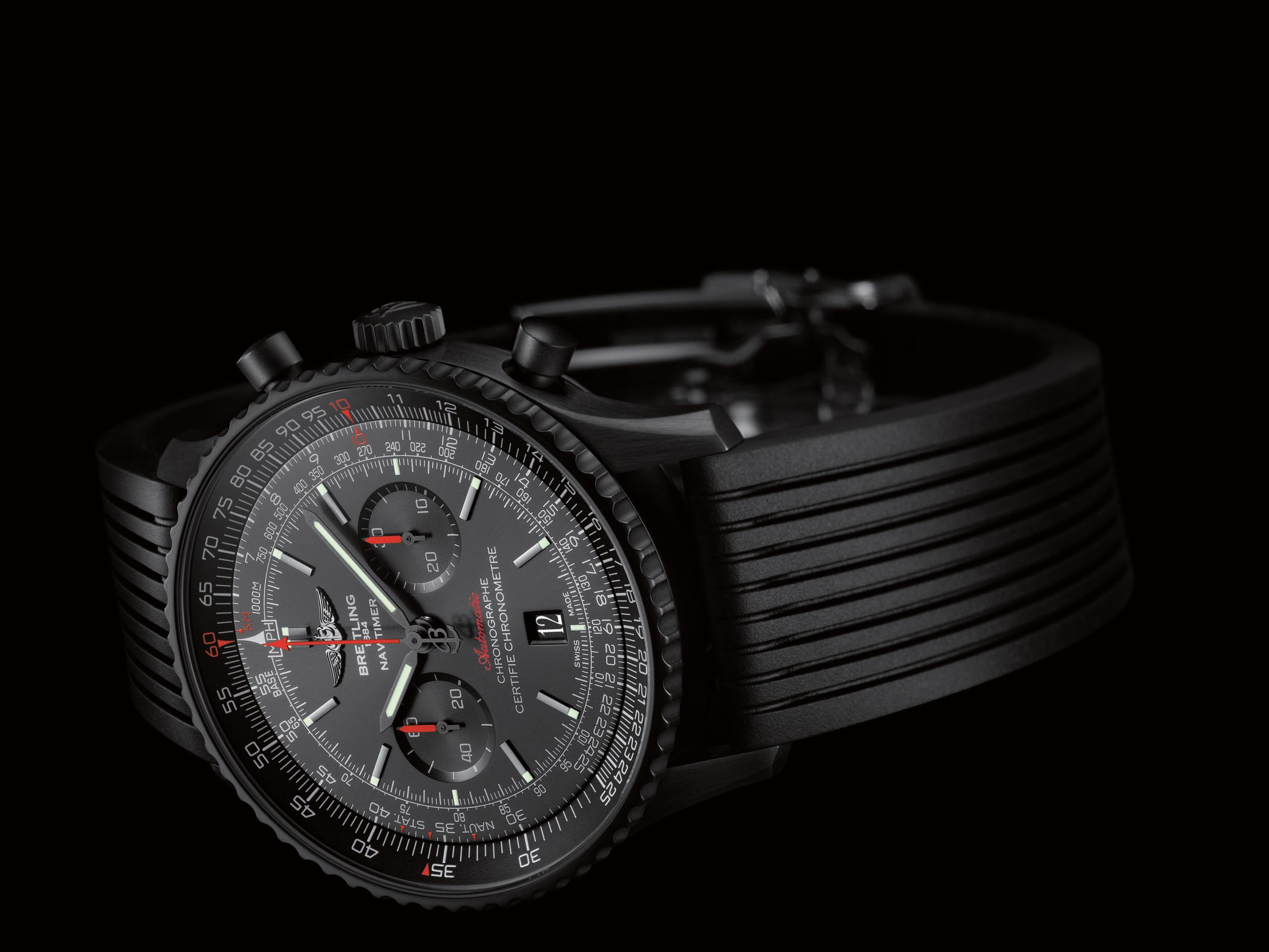 Breitling Navitimer 46 Blacksteel_02.jpg