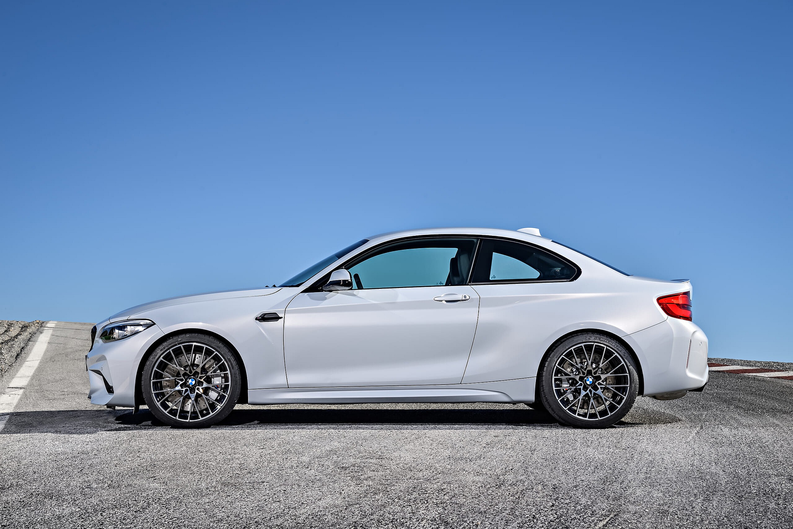 P90298671_highRes_the-new-bmw-m2-compe
