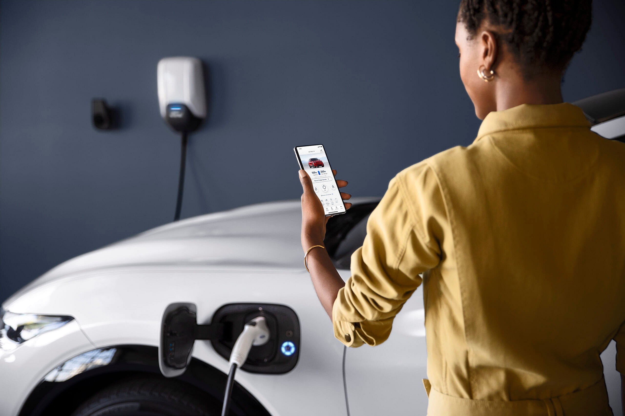 Mustang-Mach-E_Charging_01