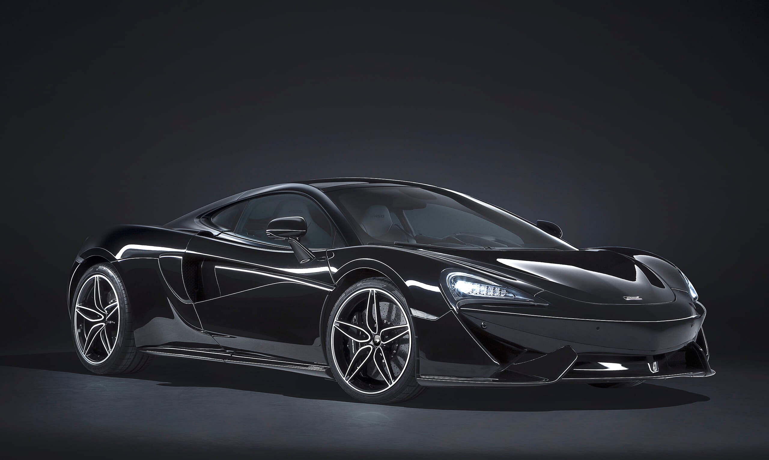 9054MSO-570GT-Black-Collection-01