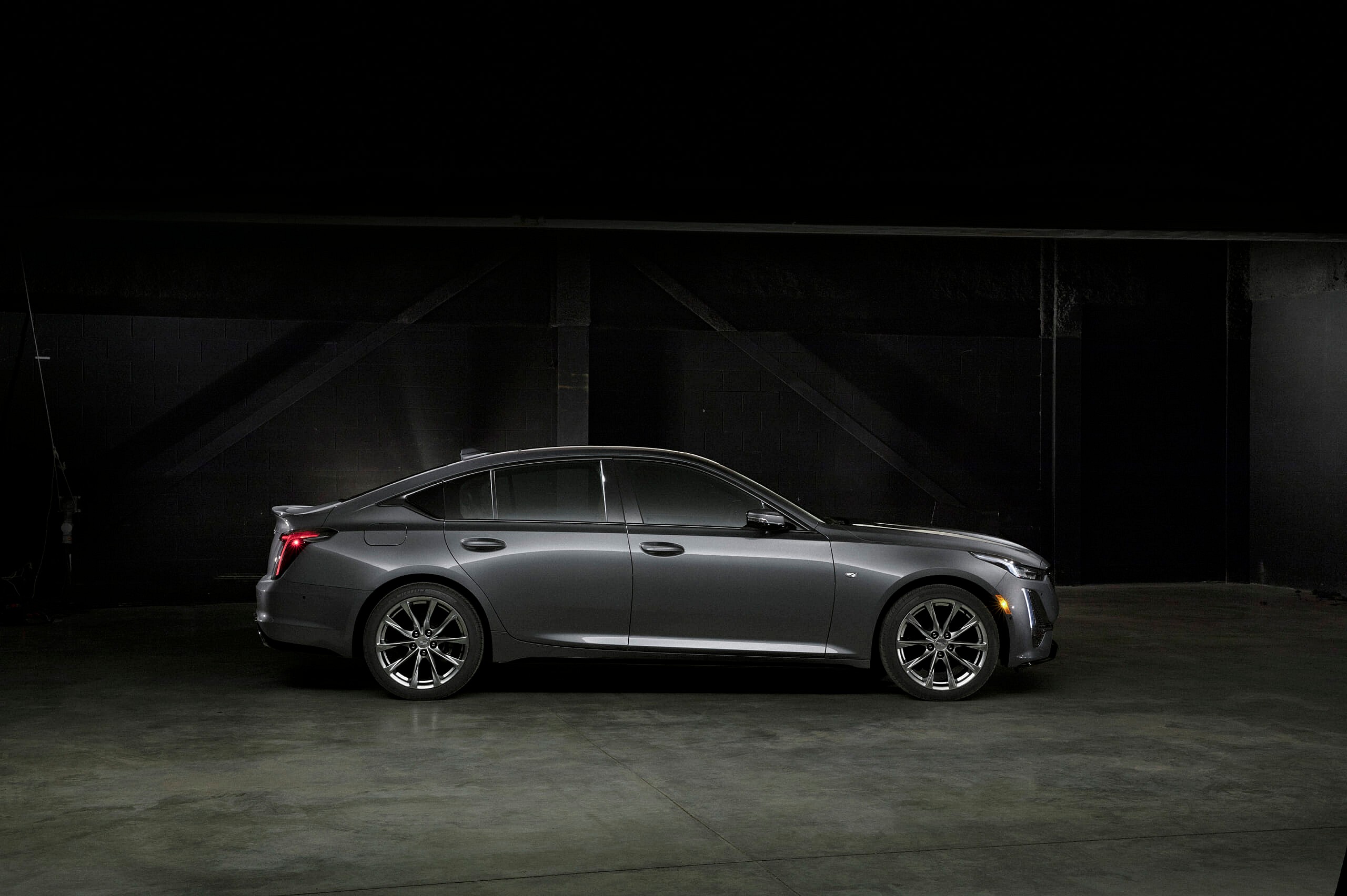2020-Cadillac-CT5-Sport-002