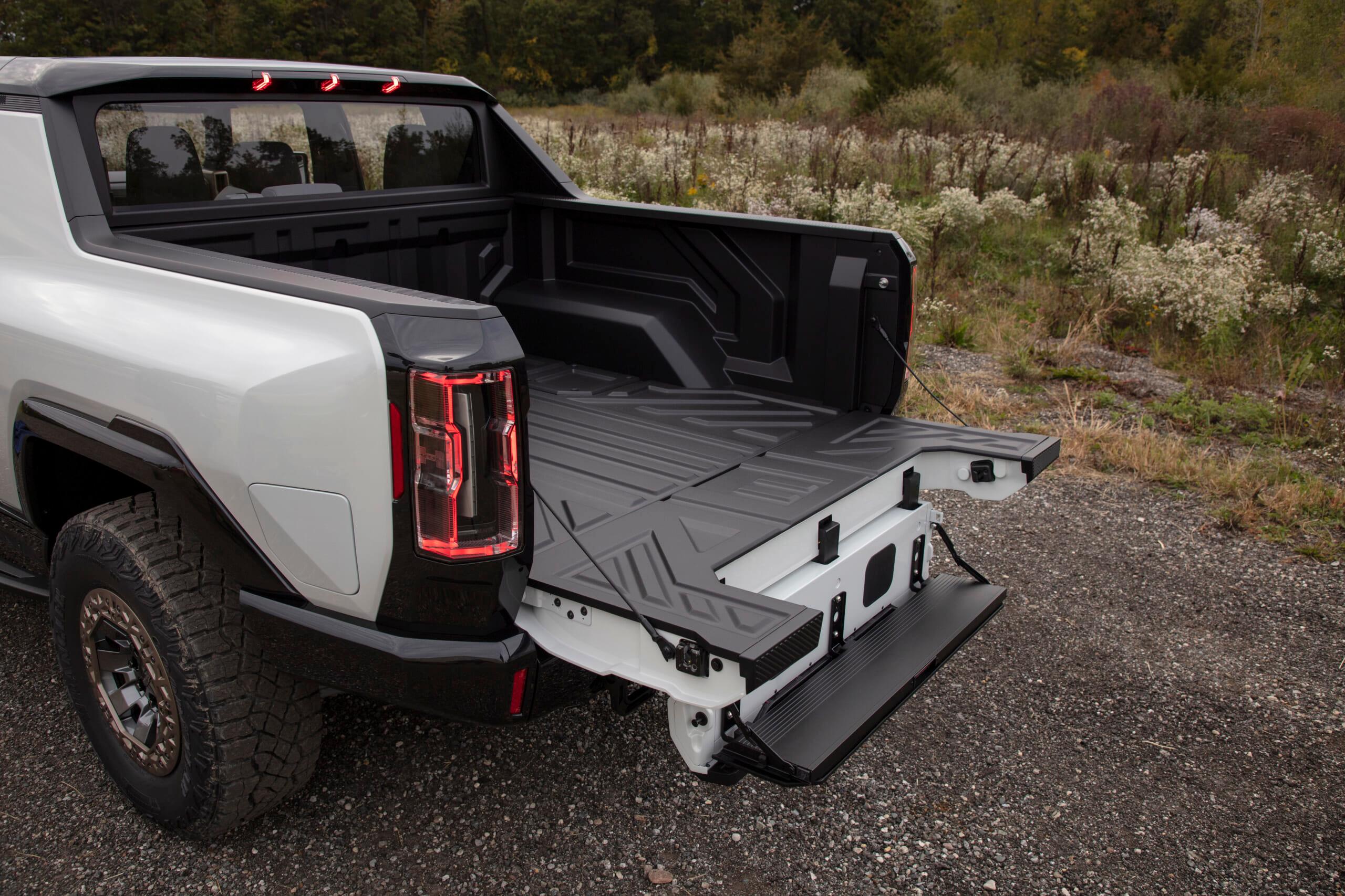 2022 GMC Hummer EV (1)