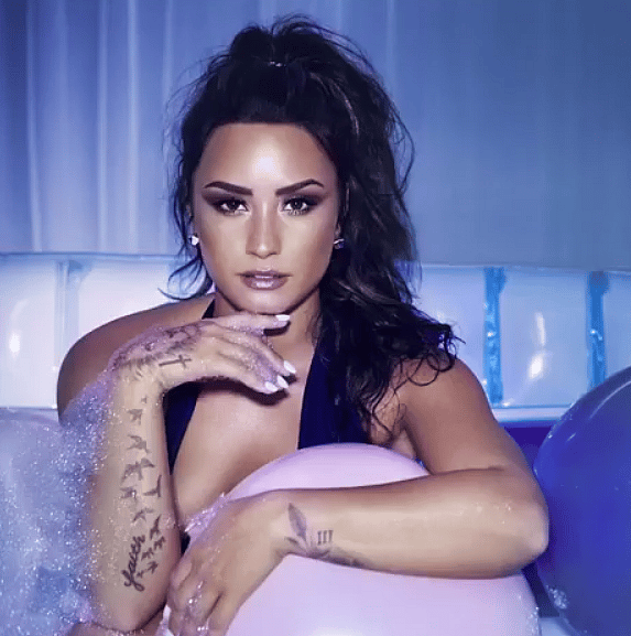 Demi Lovato (2)