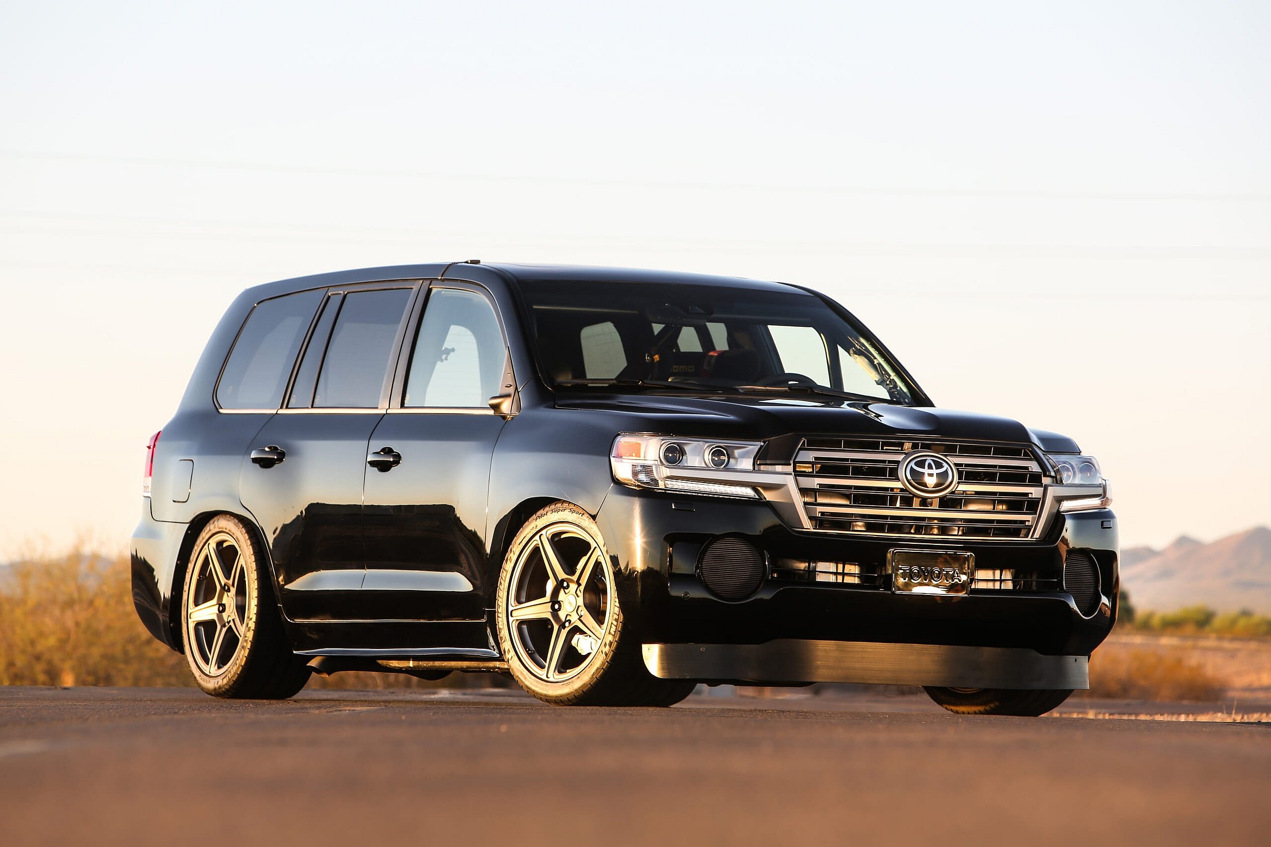 2016SEMA_Land_Speed_Cruiser_1_7AE42E9CD1D8FA98F4B5BC642D45658FA9BB5BF2.jpg