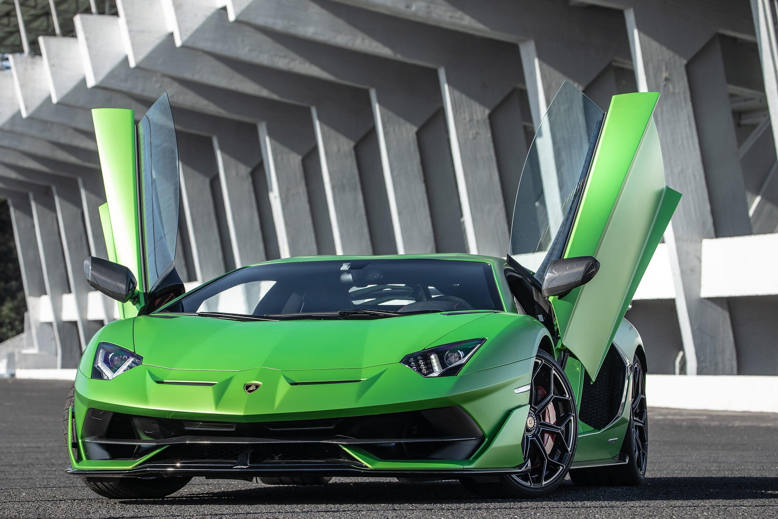 Lamborghini_Aventador_SVJ_Green_Road_28