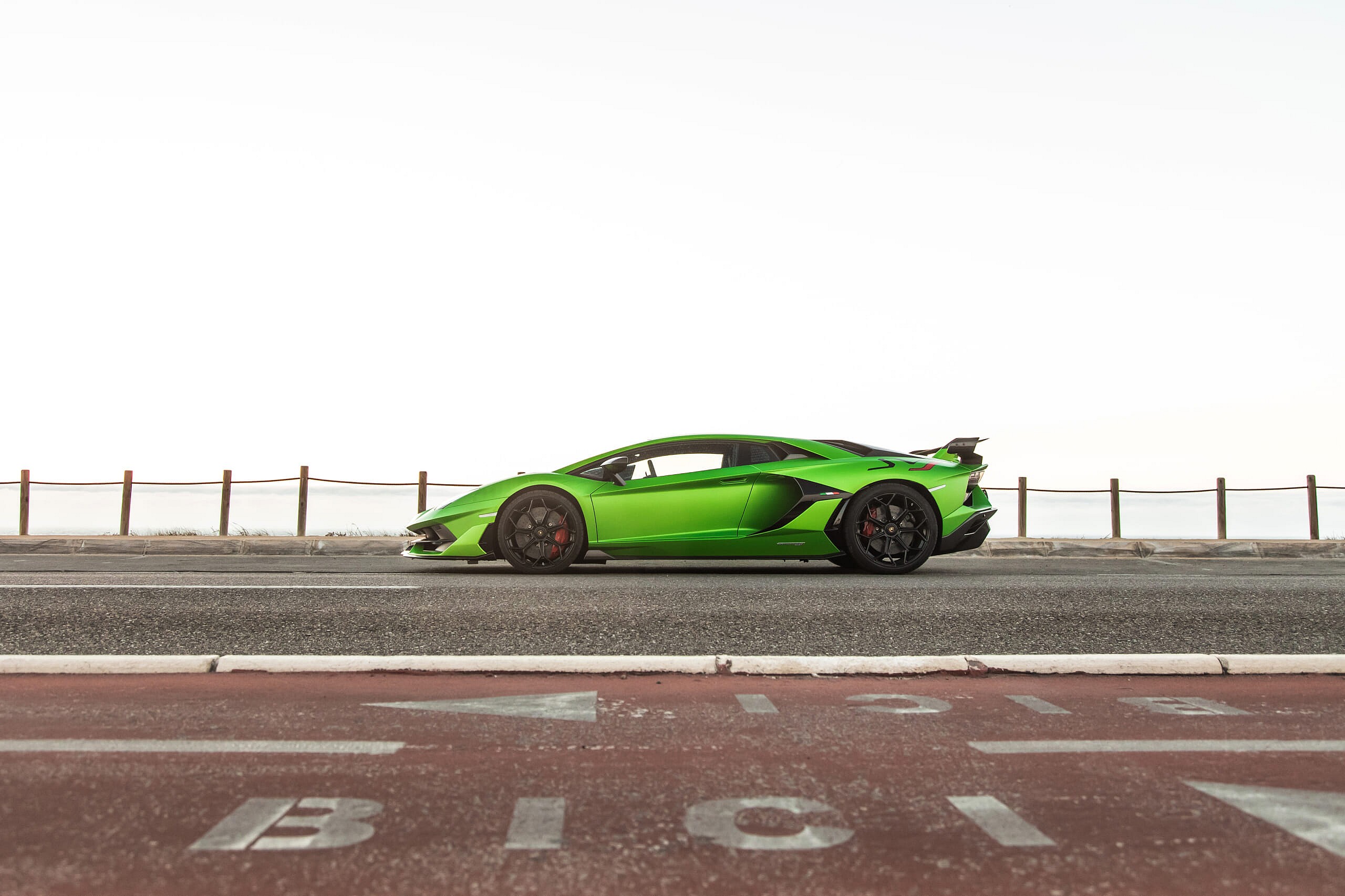Lamborghini_Aventador_SVJ_Green_Road_22