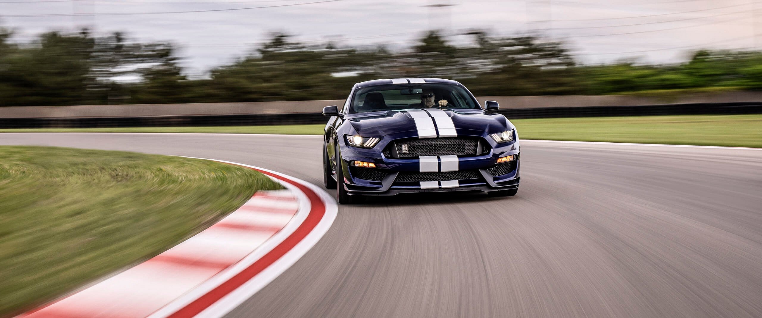 ShelbyGT350_04_HR