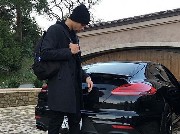 Stephen-Curry-Porsche-Panamera.png