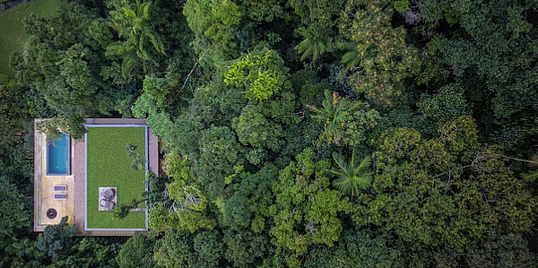 Studio MK27 Brazilian Jungle House - aerial.jpg Nestled among the trees (Photo: Studio MK27)
