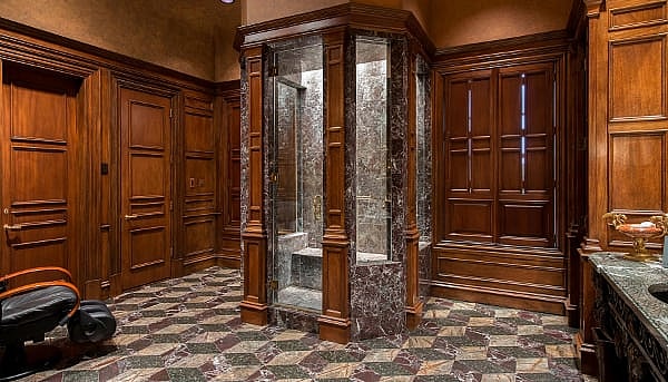 Dallas White House - bathroom.jpeg A fine stall shower for a refreshing spritz