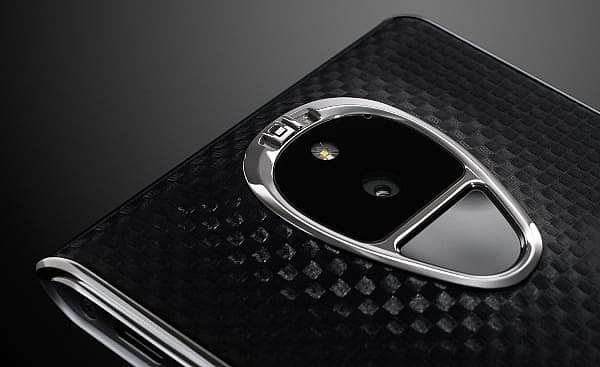 A diamond-studded switch enables ultimate privacy (Photo: Sirin Labs)