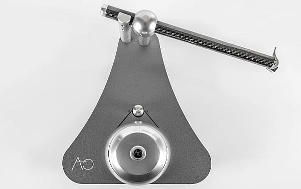 ATMO SFERA platterless turntable - straight down.jpg Curvy triangularity looking straight down