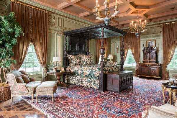 Where the master slumbers