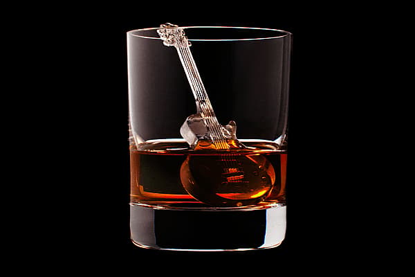 Suntory 3D on the Rocks - Guitar.jpg The most rockin' 'on the rocks'