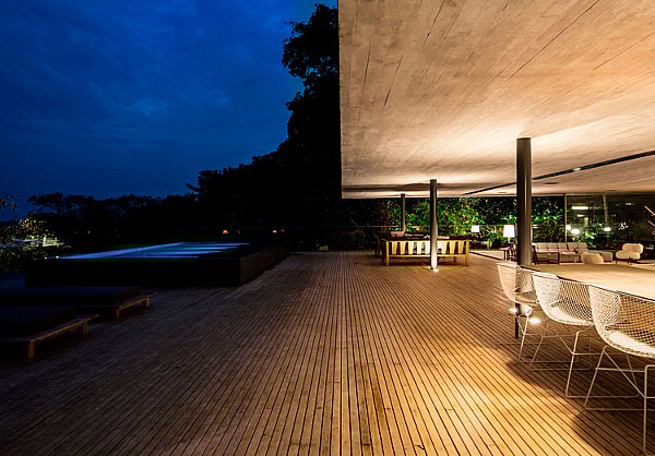 Studio MK27 Brazilian Jungle House - night pool.jpg Perfect for indoor-outdoor entertaining (Photo: Fernando Guerra)