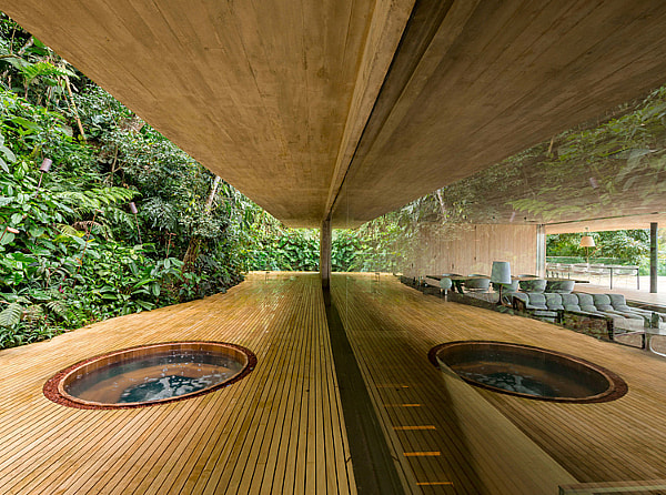 Studio MK27 Brazilian Jungle House - hot tub.jpg A nice treetop hot tub (Photo: Fernando Guerra)