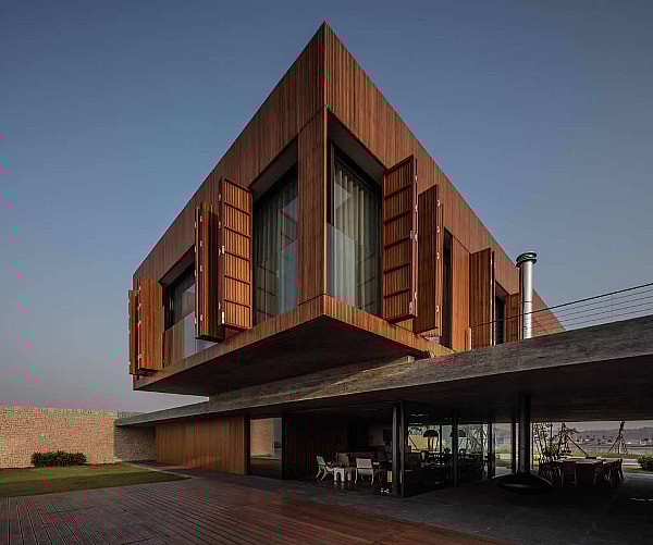Caye Sereno Vietnam Luxury Villas - 3.jpg Cantilevering creates a cool effect (Photo: Marcio Kogan by dbox)