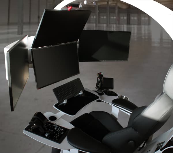 MWE Lab Emperor XT gaming chair - control station.jpg Do you prefer 3, 4 or 5 monitors?