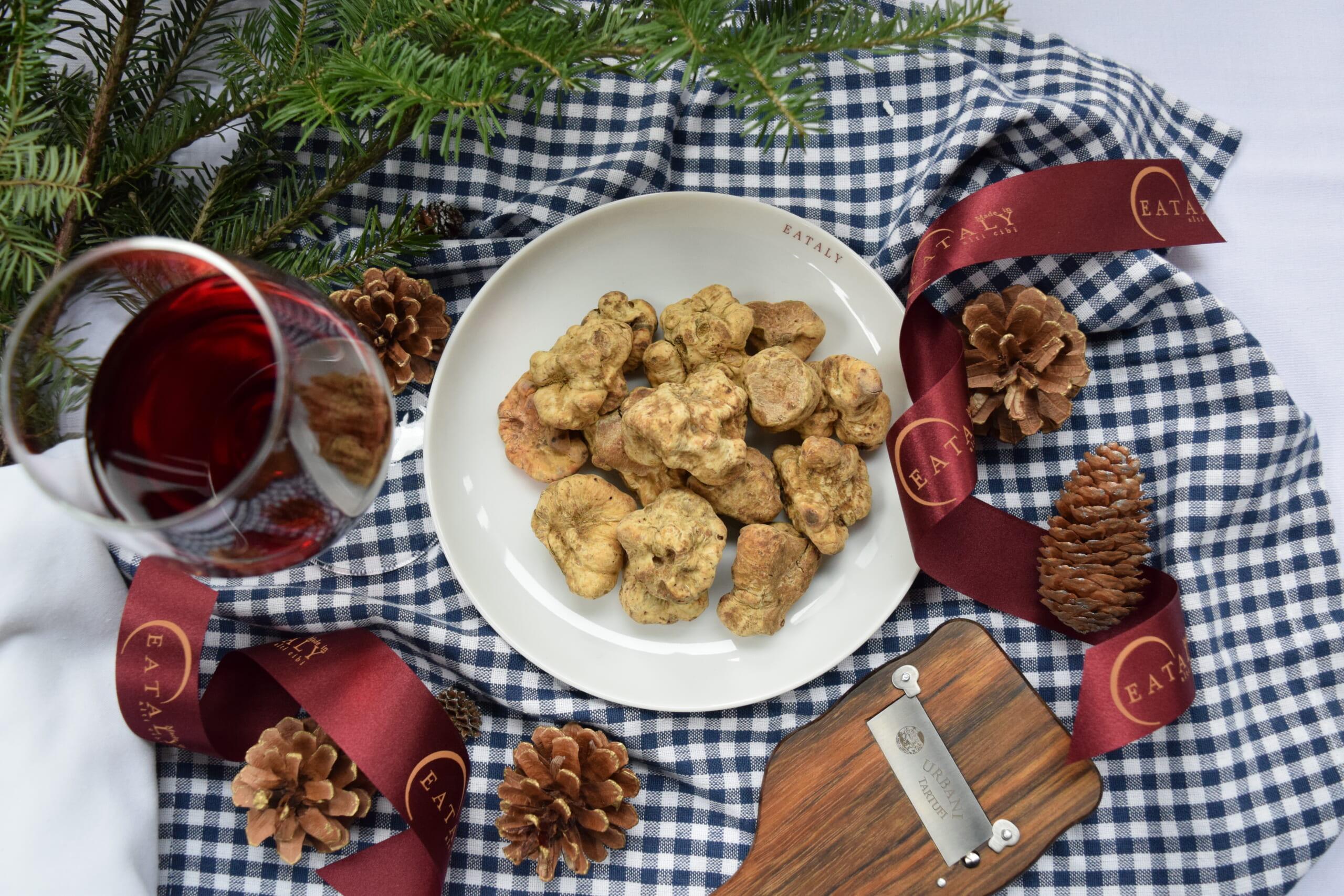 eataly-truffles-pinecones-green-ribbons-horizontal (2)