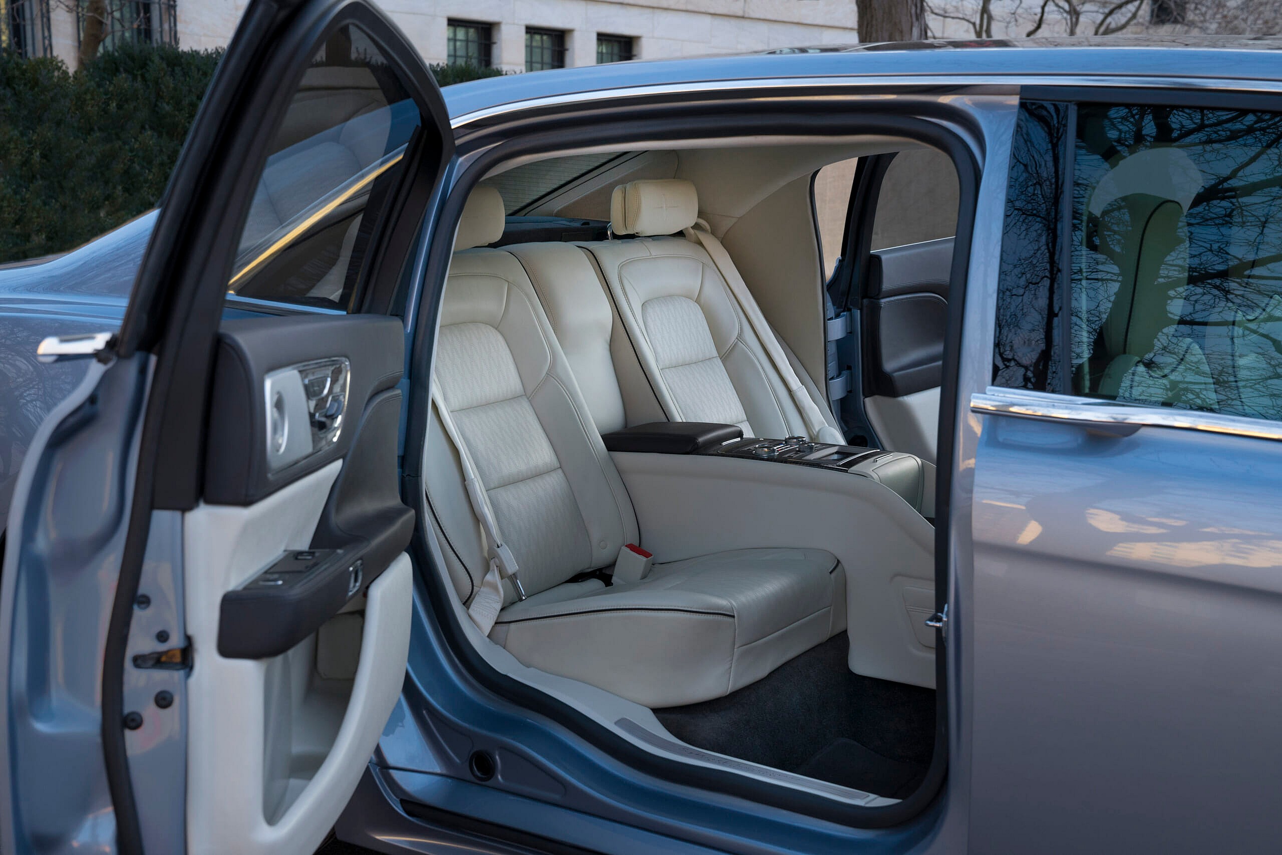 LincolnContinental-CoachDoors_HR_16