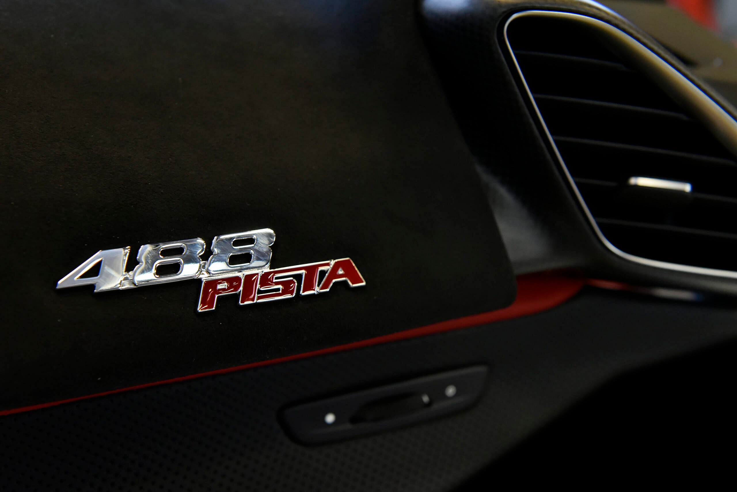 Ferrari 488 Pista red11