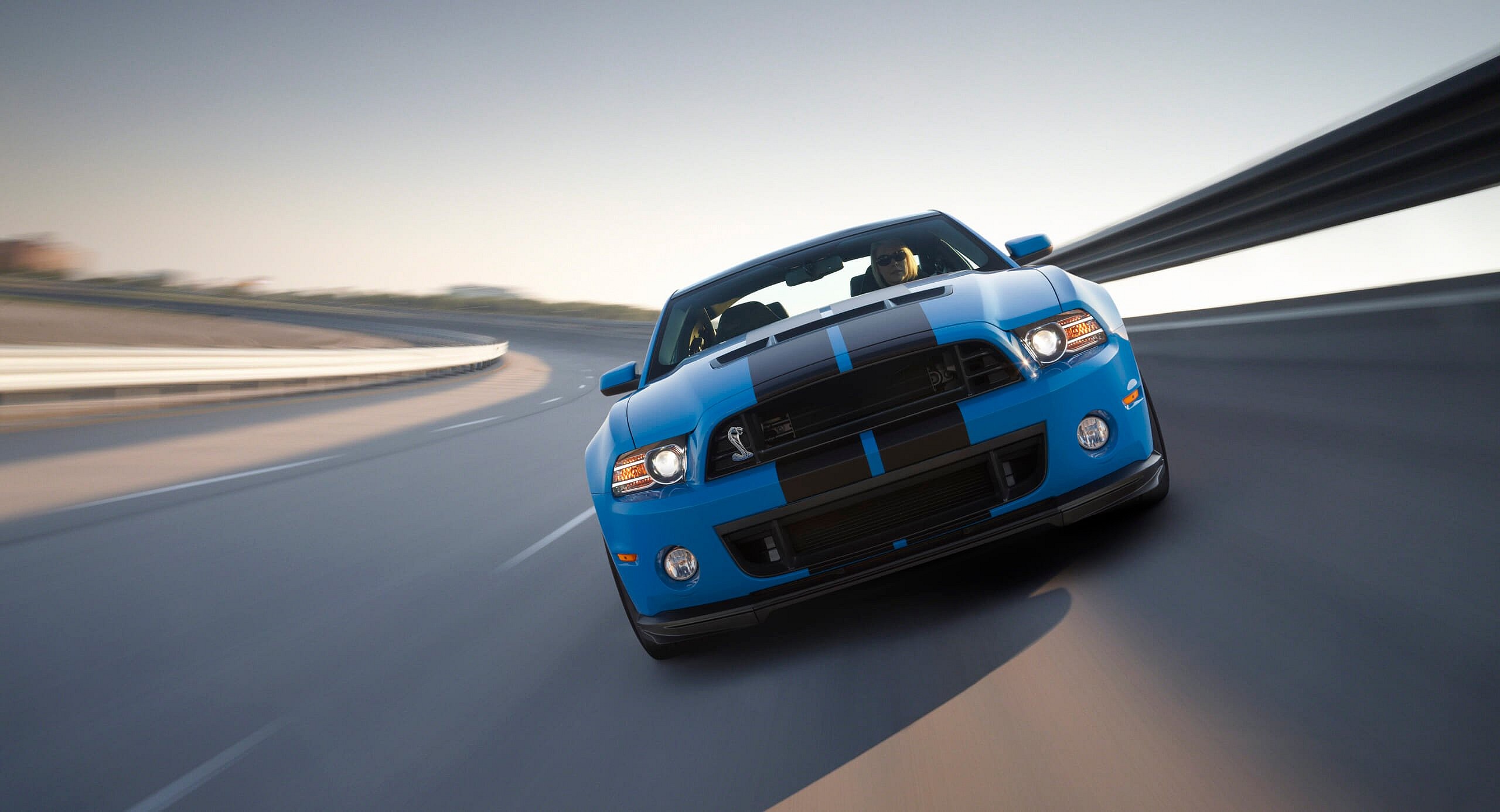 13ShelbyGT500_04_HR.jpg