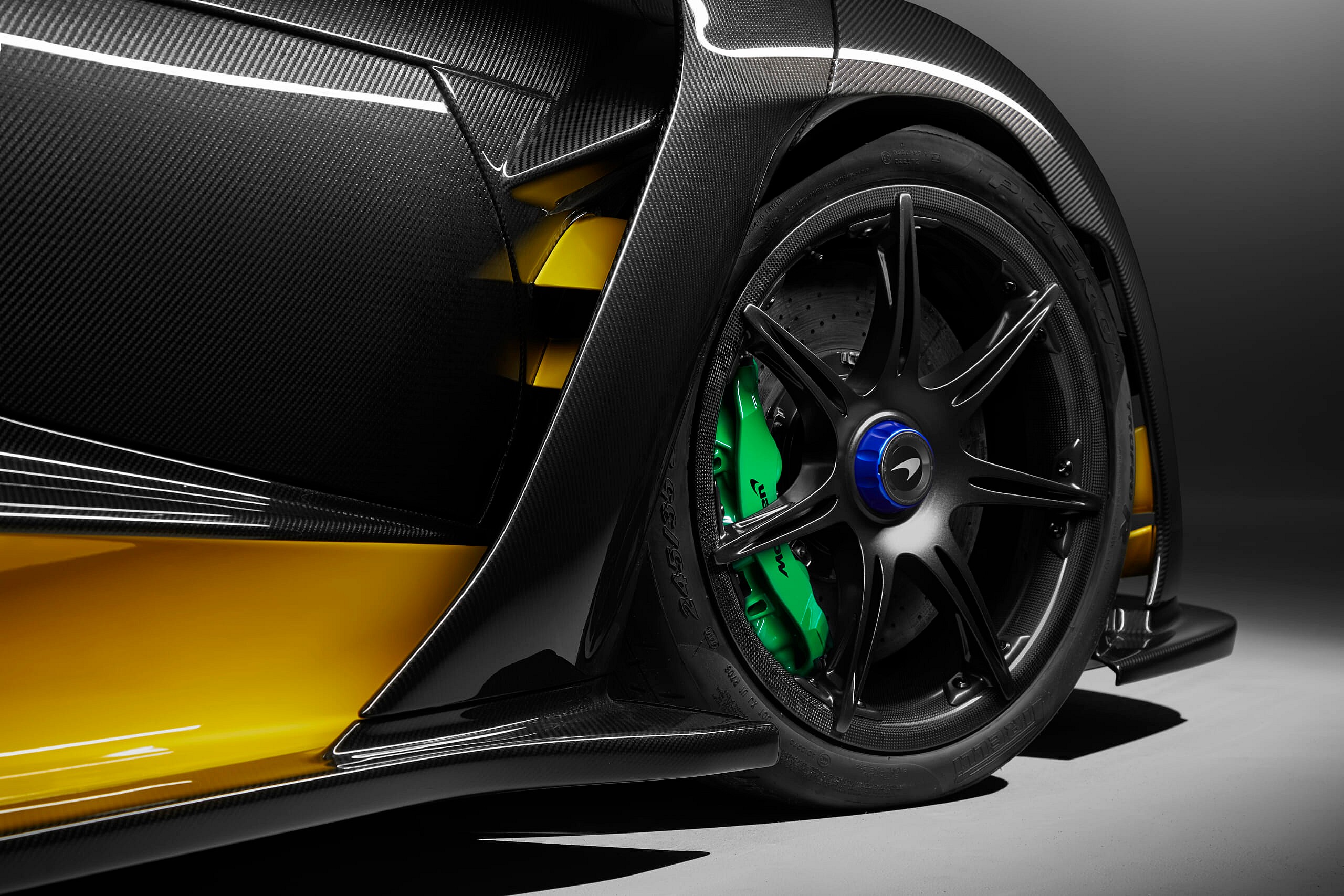 8953-McLaren+Senna+Carbon+Theme+by+MSO_03