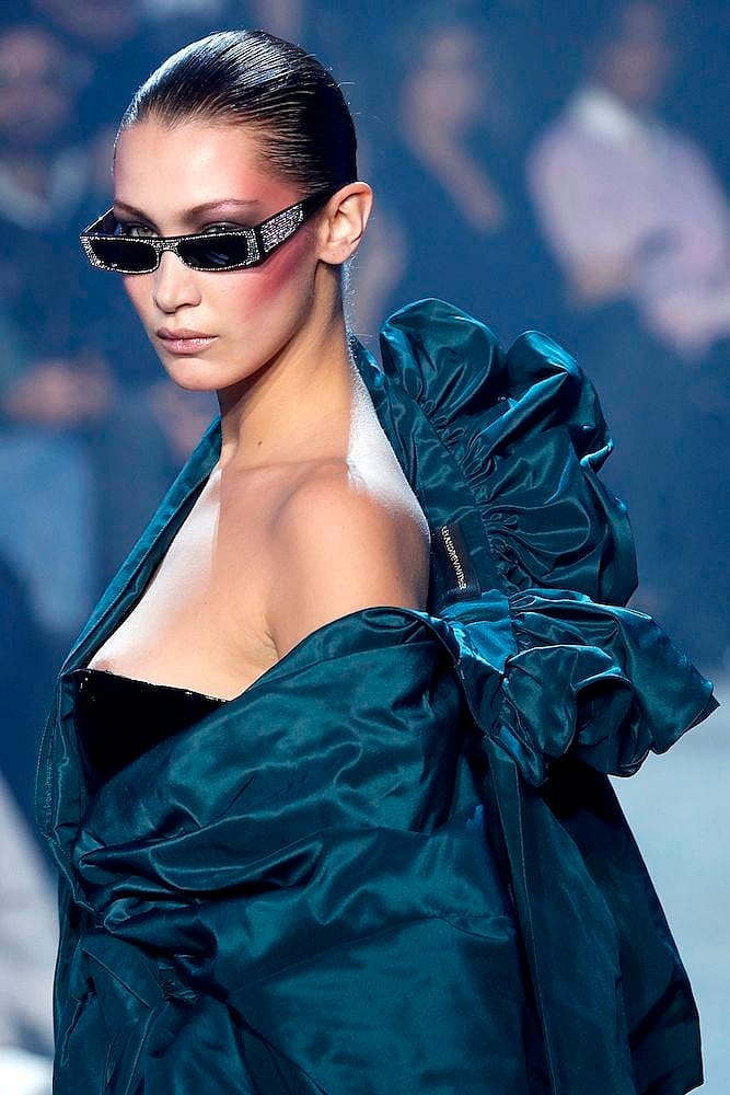 bella-hadid-nipple-paris-2