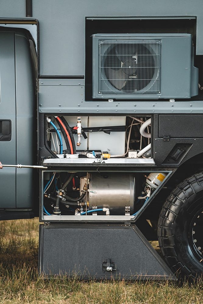 Ford F-550 Full Customer Camper (3)