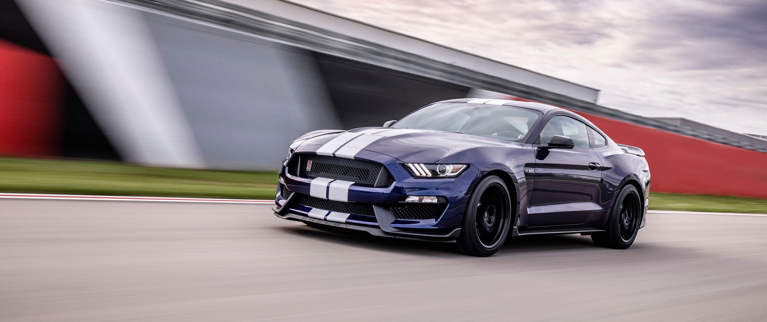 ShelbyGT350_02_HR