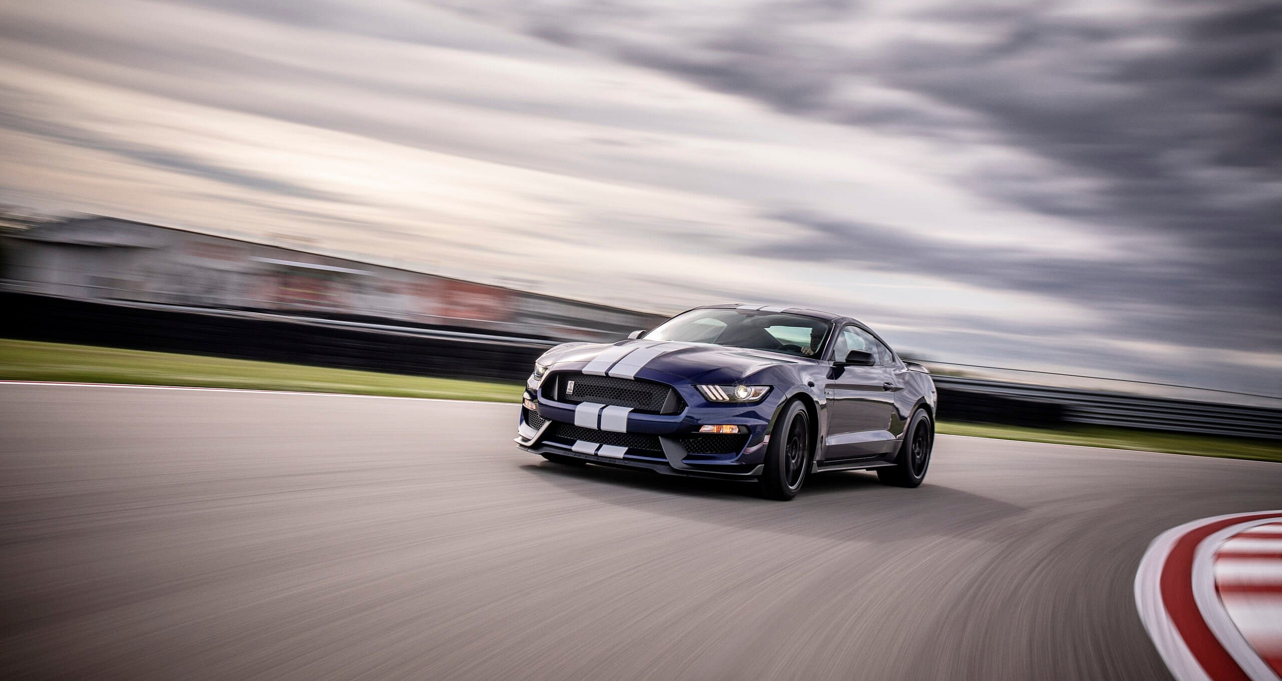 ShelbyGT350_03_HR