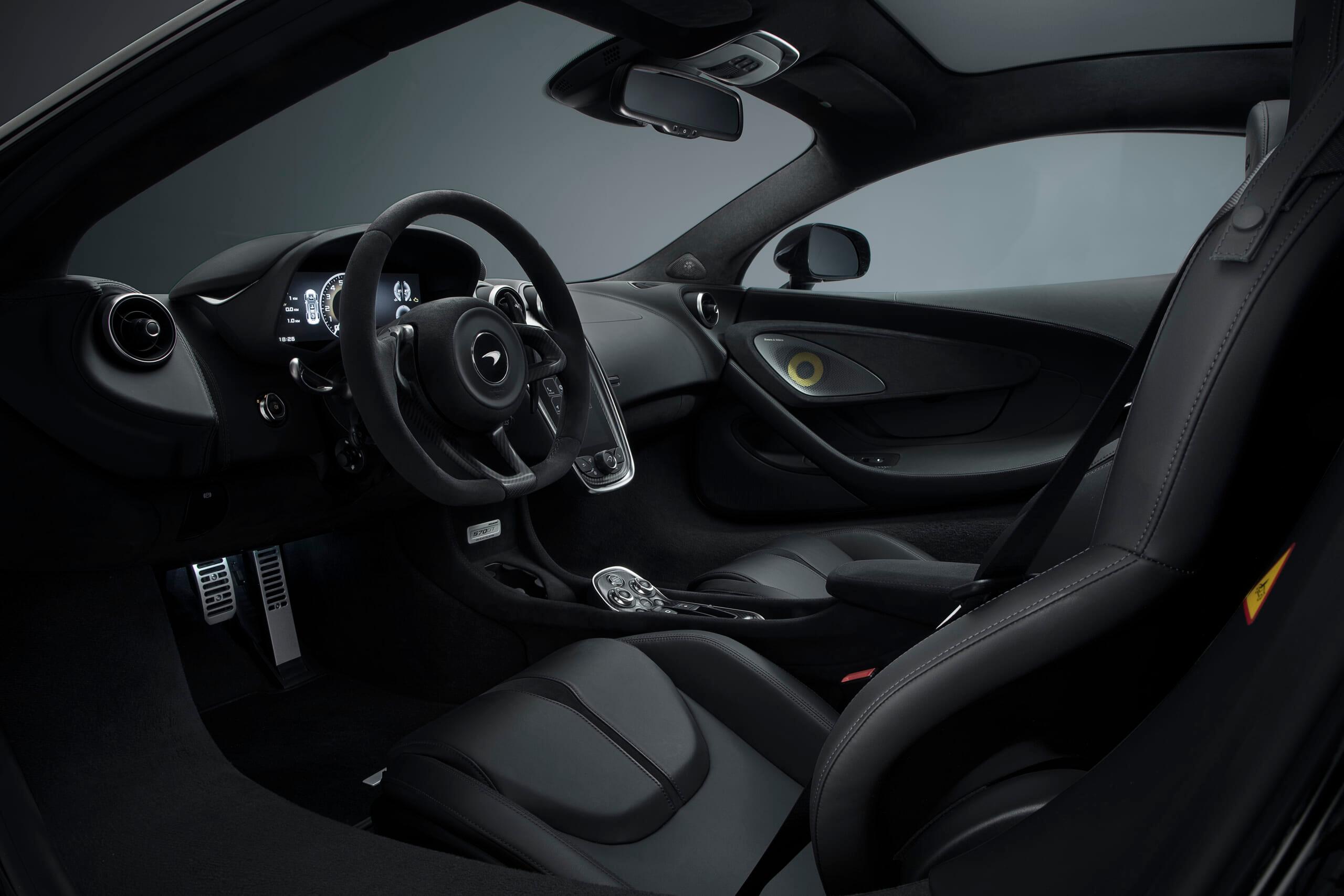 9058MSO-570GT-Black-Collection-08