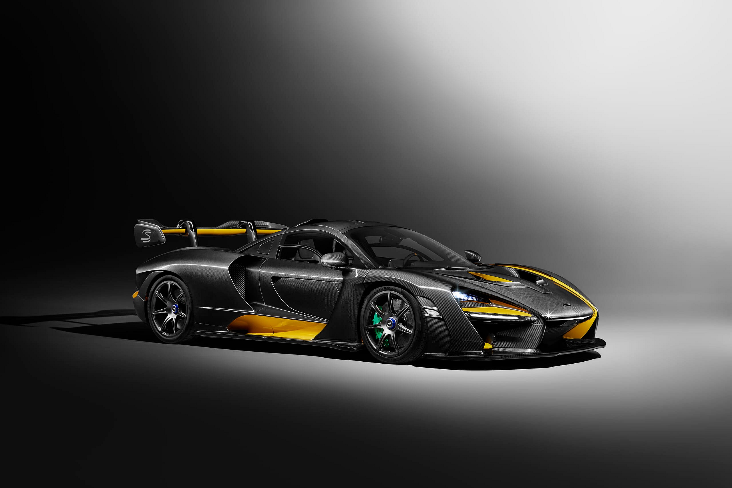 8951-McLaren+Senna+Carbon+Theme+by+MSO_01