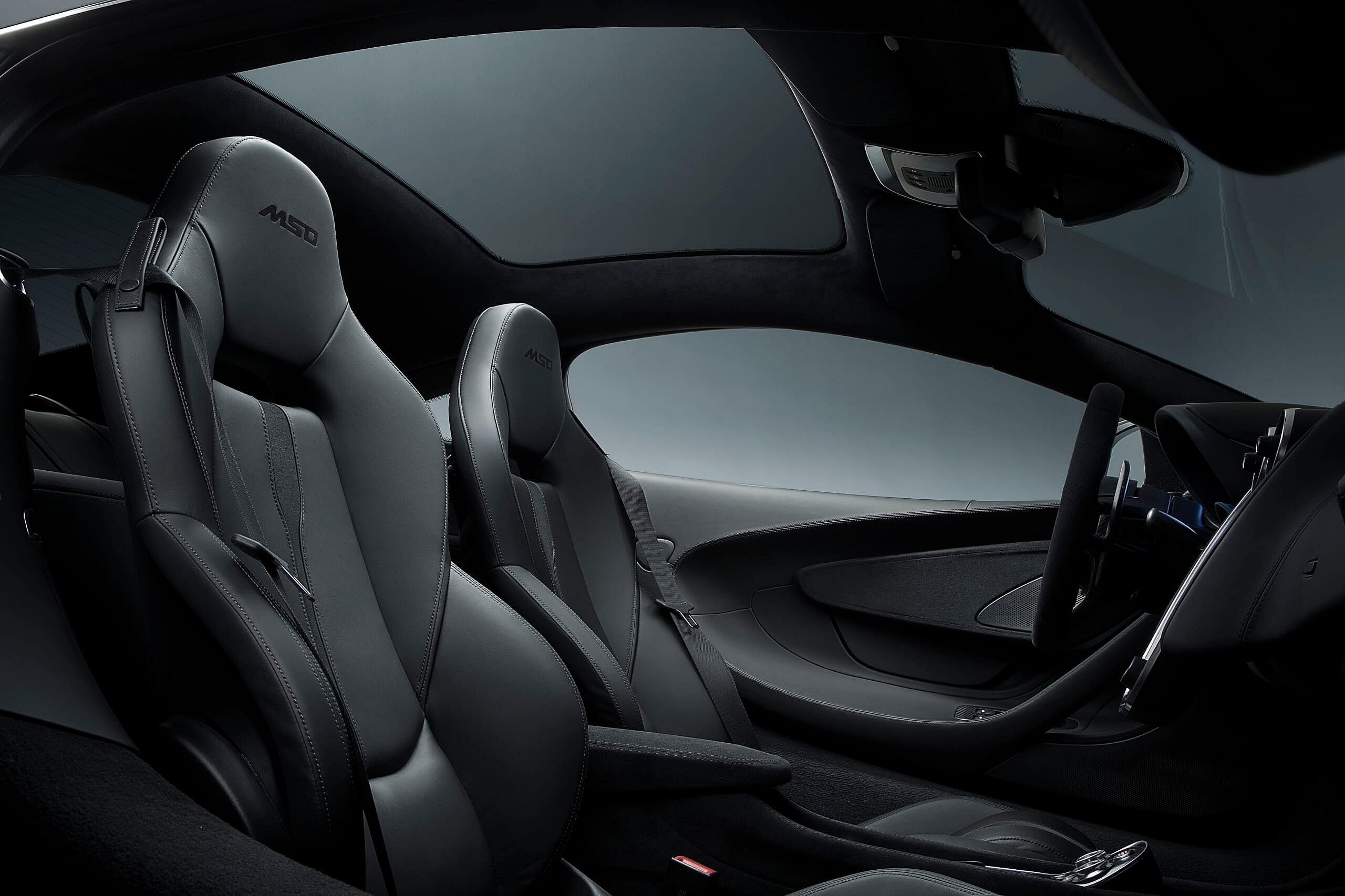 9057MSO-570GT-Black-Collection-09